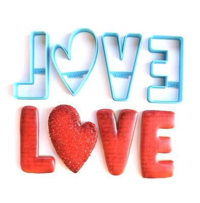 Plastik kalıp  LOVE kutu harfler; 9 cm - 1