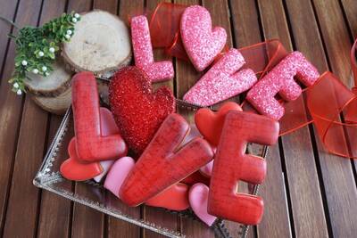 Plastik kalıp  LOVE kutu harfler; 9 cm - 2