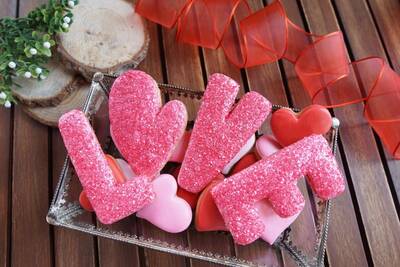 Plastik kalıp  LOVE kutu harfler; 9 cm - 4
